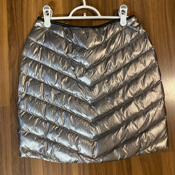 Rudsak metallic silver skirt size M brand new - Picture 2 of 3